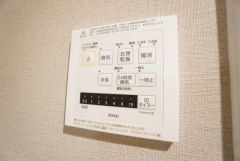 浴室暖房乾燥機には、暖房、乾燥、涼風、換気の4つの機能が付いています。タイマー付きです。換気・雨の日の洗濯も安心です＾＾