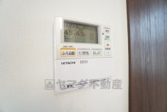 おいだき機能つきなのでお風呂に入る時間が異なるご家庭には嬉しいですね。ボタン一つで快適で便利な生活が＾＾