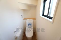 1階と2階の2ヶ所にトイレがありますので、忙しい朝にも家族に気を使わず、ゆとりが生まれていいですね＾＾ 