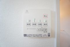 浴室暖房乾燥機には、暖房、乾燥、涼風、換気の4つの機能が付いています。タイマー付きです。換気・雨の日の洗濯も安心です＾＾