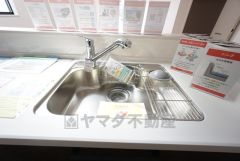 広々とした凸型シンクに洗剤ポケットを標準装備。大きなお鍋など洗いやすいです。