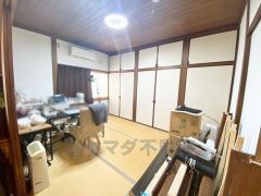 リビング隣には、ホッとできる和室を用意。客間としてはもちろん、お子様のお昼寝スペースや書斎としても活躍してくれそうです＾＾ 