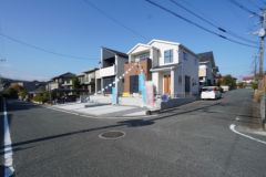 開放感のある角地 住人以外の車の進入も少ないので、小さなお子様を持つご家庭にも安心です。 お問い合わせお待ちしております＾＾ 