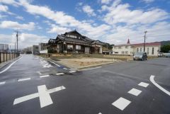 角地なので、開放感が得られます。 また、日差しが入りやすく、家の奥まで明るくなるのが嬉しいポイントです。 