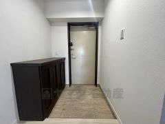 シューズボックス付きの玄関。