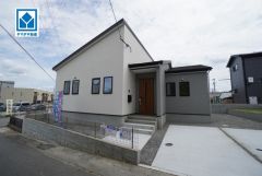 生活がワンフロアで完結する平屋建て＾＾敷地約64坪。駐車3台分を確保＾＾JR「田代」駅(自転車4分/1ｋｍ)