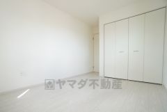 家具を選ばないナチュラルなフローリングとシンプルなクロスです＾＾