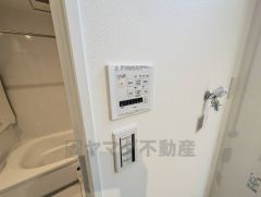 浴室暖房乾燥機には、暖房、乾燥、涼風、換気の4つの機能が付いています。タイマー付きです。換気・雨の日の洗濯も安心です＾＾