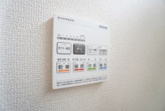 浴室暖房乾燥機には、暖房、乾燥、涼風、換気の4つの機能が付いています。タイマー付きです。換気・雨の日の洗濯も安心です＾＾
