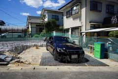 駐車スペースはゆとりある2台分を確保。マイカー用に、お客さま用に、余裕を持ってご利用いただけます。