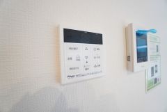 おいだき機能つきなのでお風呂に入る時間が異なるご家庭には嬉しいですね。ボタン一つで快適で便利な生活が＾＾