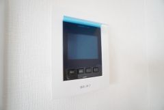 防犯性、セキュリティ対策に安心できるテレビモニター付きインターフォンです。セールスマン対策にもなり安心できます。