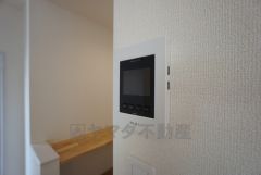 防犯はもちろん、セールスマン対策にもなるモニター付きインターホンです。お子さん1人での留守番時にも活躍しそうです。