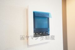 防犯はもちろん、セールスマン対策にもなるモニター付きインターホンです。お子さん1人での留守番時にも活躍しそうです。