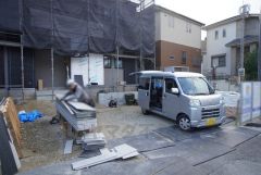 駐車スペースはゆとりある並列3台分を確保。マイカー用に、お客さま用に、余裕を持ってご利用いただけます＾＾ 