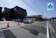 前面道路は北東側約6ｍの公道に面しています。