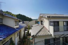 目の前に日差しを遮る建物がないので、日当たり＆風通し良好です＾＾心地よい自然の光や風を感じることができ、ほどよく開放感のある空間がつくれます。
