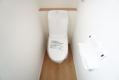 1階2階の2ヶ所にトイレがありますので、忙しい朝にも家族に気を使わず、ゆとりが生まれますね＾＾