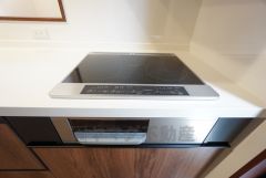 お手入れのしやすいIHクッキングヒーターです。3口コンロなので、効率よくお料理が楽しめます。毎日のお料理も楽しくなりますね＾＾