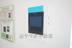 防犯はもちろん、セールスマン対策にもなるモニター付きインターホンです。 来訪者の顔が見えるので安心ですね＾＾