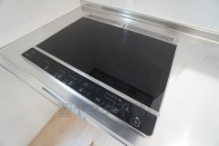 お手入れのしやすいIHクッキングヒーターです。3口コンロなので、効率よくお料理が楽しめます。毎日のお料理も楽しくなりますね＾＾ 