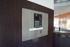 エントランスはオートロックを採用＾＾ 来訪者を確認できる安心のセキュリティ仕様で、お子さん1人での留守番時にも活躍しそうです＾＾