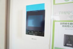 防犯はもちろん、セールスマン対策にもなるモニター付きインターホンです。お子さん1人での留守番時にも活躍しそうです。