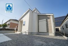弥生が丘小学校(歩5分)。敷地面積約70坪＾＾カースペース3台分。西鉄バス「弥生が丘四丁目」歩2分。JR鳥栖駅行＾＾