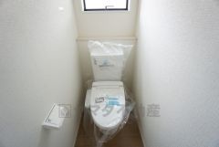 1階2階の2ヶ所にトイレがありますので、忙しい朝にも家族に気を使わず、ゆとりが生まれますね＾＾
