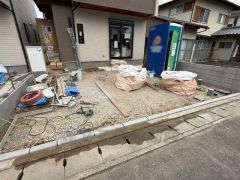 駐車スペースはゆとりある2台分を確保。マイカー用に、お客さま用に、余裕を持ってご利用いただけます。 