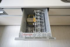 炊事時間を大幅に短縮できる食器洗浄乾燥機付き＾＾食器を洗う手間が減るので家族とのコミュニケーションの時間や自分の時間が増えますね。