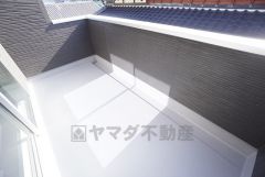 陽当たりの良いバルコニーです。お洗濯やお布団干しはもちろん、日光浴スペースにも＾＾足元は防水工事施工済です。