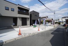 前面道路は東側約4ｍの公道に面しています。