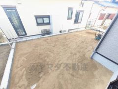 お庭付き＾＾日光浴やガーデニングはもちろん、お子さまの外遊びの場としても＾＾