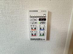 浴室暖房乾燥機には、暖房、乾燥、涼風、換気の4つの機能が付いています。タイマー付きです。換気・雨の日の洗濯も安心です＾＾