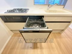 炊事時間を大幅に短縮できる食器洗浄乾燥機付き＾＾食器を洗う手間が減るので家族とのコミュニケーションの時間や自分の時間が増えますね。