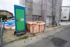 駐車スペースはゆとりある2台分を確保。マイカー用に、お客さま用に、余裕を持ってご利用いただけます。
