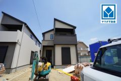歩7分にマルショク＆西鉄バス「鶴田」停＾＾天神博多行＾＾快速も停車します。