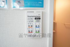 浴室暖房乾燥機には、暖房、乾燥、涼風、換気の4つの機能が付いています。タイマー付きです。換気・雨の日の洗濯も安心です＾＾