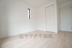 家具を選ばないナチュラルなフローリングとシンプルなクロスです＾＾