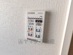 浴室暖房乾燥機には、暖房、乾燥、涼風、換気の4つの機能が付いています。タイマー付きです。換気・雨の日の洗濯も安心です＾＾