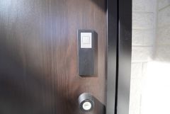 万が一落としてしまっても町の鍵屋さんなどでは簡単に合鍵を作ることができないので、防犯性が高く安心です。