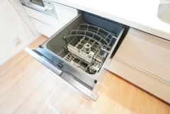 炊事時間を大幅に短縮できる食器洗浄乾燥機付き＾＾食器を洗う手間が減るので家族とのコミュニケーションの時間や自分の時間が増えますね。