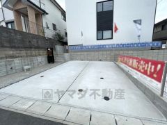 カースペースは2台分確保＾＾ご夫婦で1台ずつ所持されているご家庭も、来客時も安心ですね。並列で駐車できるのでお車を入れ替える必要もありません＾＾