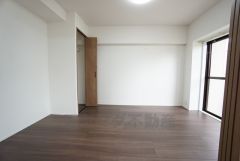 住む人のこだわりを活かすお部屋です＾＾日当たりがよく、寝室としての利用もおすすめ。