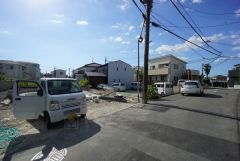 前面道路も広く駐車もラクラクです＾＾