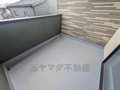 陽当たりの良いバルコニーです。お洗濯やお布団干しはもちろん、日光浴スペースにも＾＾足元は防水工事施工済です。 2面バルコニーで風通し良好＾＾ 