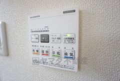 浴室暖房乾燥機には、暖房、乾燥、涼風、換気の4つの機能が付いています。タイマー付きです。換気・雨の日の洗濯も安心です＾＾