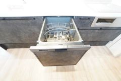 炊事時間を大幅に短縮できる食器洗浄乾燥機付き＾＾食器を洗う手間が減るので家族とのコミュニケーションの時間や自分の時間が増えますね。