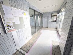 エントランス内に管理人室があると、不審者の侵入防止につながります。さらにオートロック付きで、防犯性アップ。